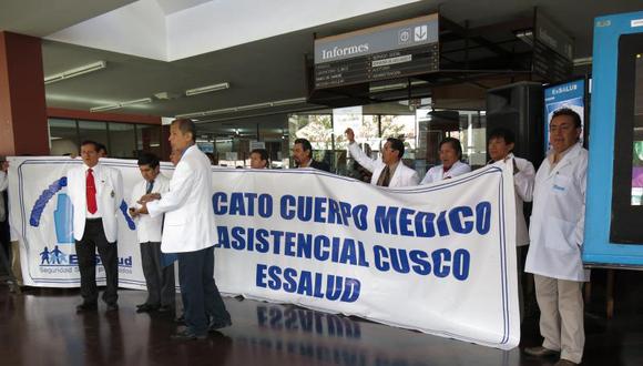 Médicos de Essalud iniciarán huelga este martes