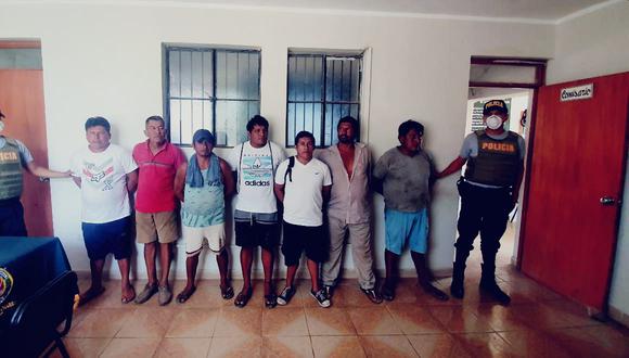 Los siete detenidos son investigados en la comisaría de Cruceta. (Foto: PNP)
