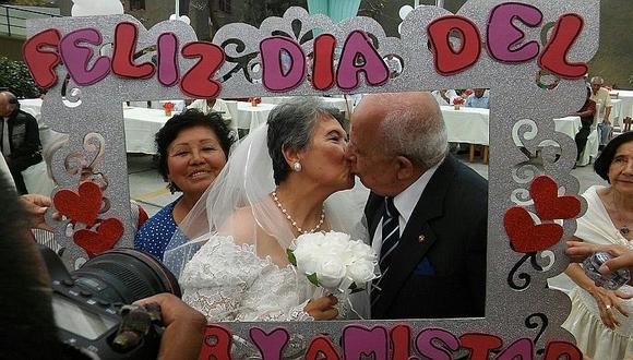 San Valentín: eternos enamorados reafirman sus votos después de 53 años de casados