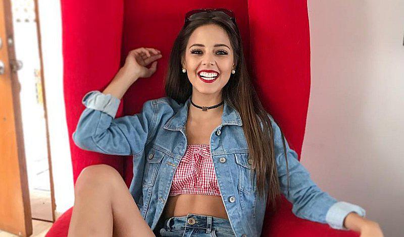 Luciana Fuster luce increíble con bellos pantalones en denim