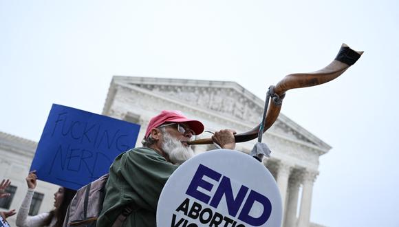 La Corte Suprema está a punto de anular el derecho al aborto en EE. UU., según un borrador filtrado de una opinión mayoritaria que destrozaría casi 50 años de protecciones constitucionales. (Foto de Brendan SMIALOWSKI / AFP)