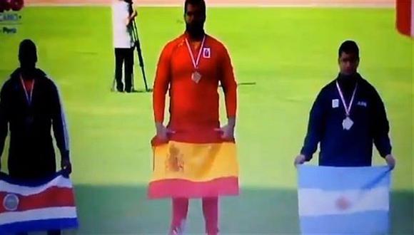 ​Perú toca por error himno de la dictadura franquista al premiar a atleta español (VIDEO)
