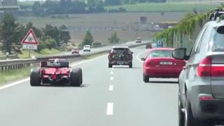 Policía busca a bólido de carrera GP2 que corrió en autopista y a su piloto para multarlo | VIDEO