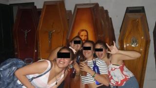 Un grupo de jóvenes arman fiesta clandestina en una fábrica de ataúdes 