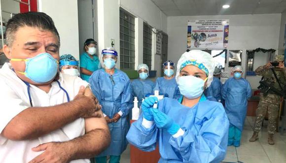Lambayeque: El director del hospital Las Mercedes de Chiclayo. Elmer Delgado, se vacunó contra el COVID-19 sin estar en la lista elaborada por el Minsa. (Foto Gore Lambayeque)
