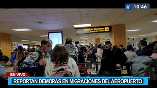 Migraciones: reportan largas colas y demoras en aeropuerto Jorge Chávez | VIDEO
