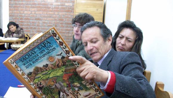 Traductor de El Quijote al quechua condecorado por incas