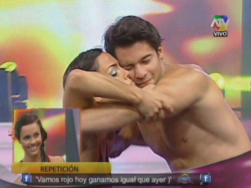 Combate: Paloma Fiuza y Joshua Ivanoff casi se besan [VIDEO] 
