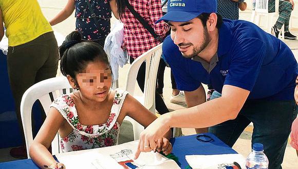 Venezolanos brindan ayuda social en colegio a manera de agradecimiento
