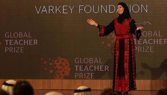 Una maestra palestina que educa en la no violencia gana premio de enseñanza 