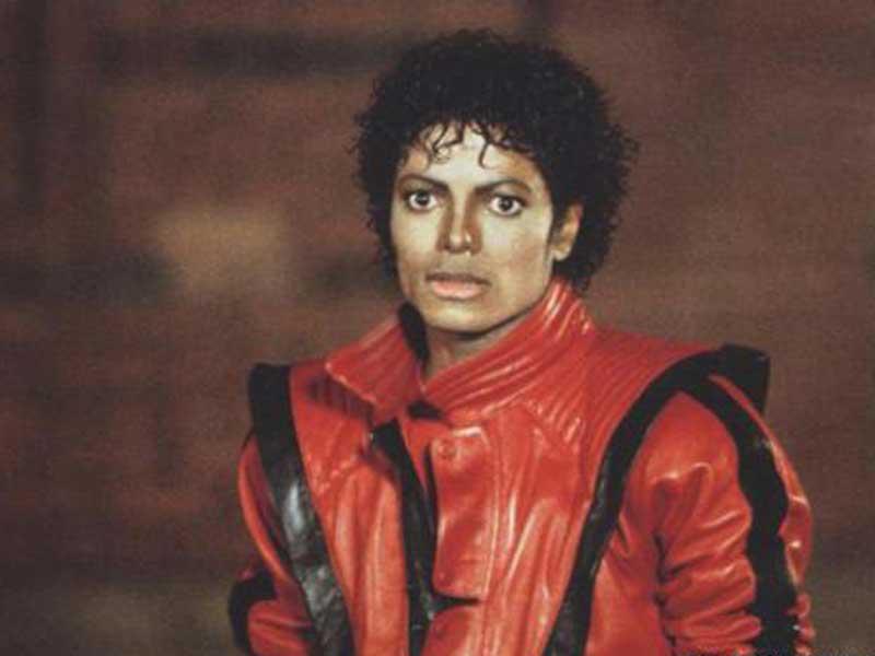 Subastarán chaqueta roja que usó Michael Jackson en "Thriller"
