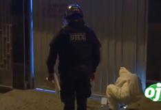 Independencia: hombre detona explosivo en exterior de inmueble (VIDEO)