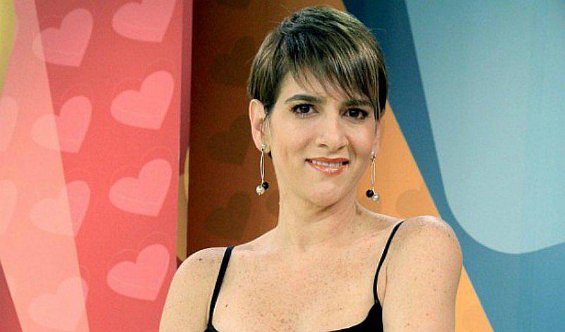 Gigi Mitre sorprende al posar en bikini 