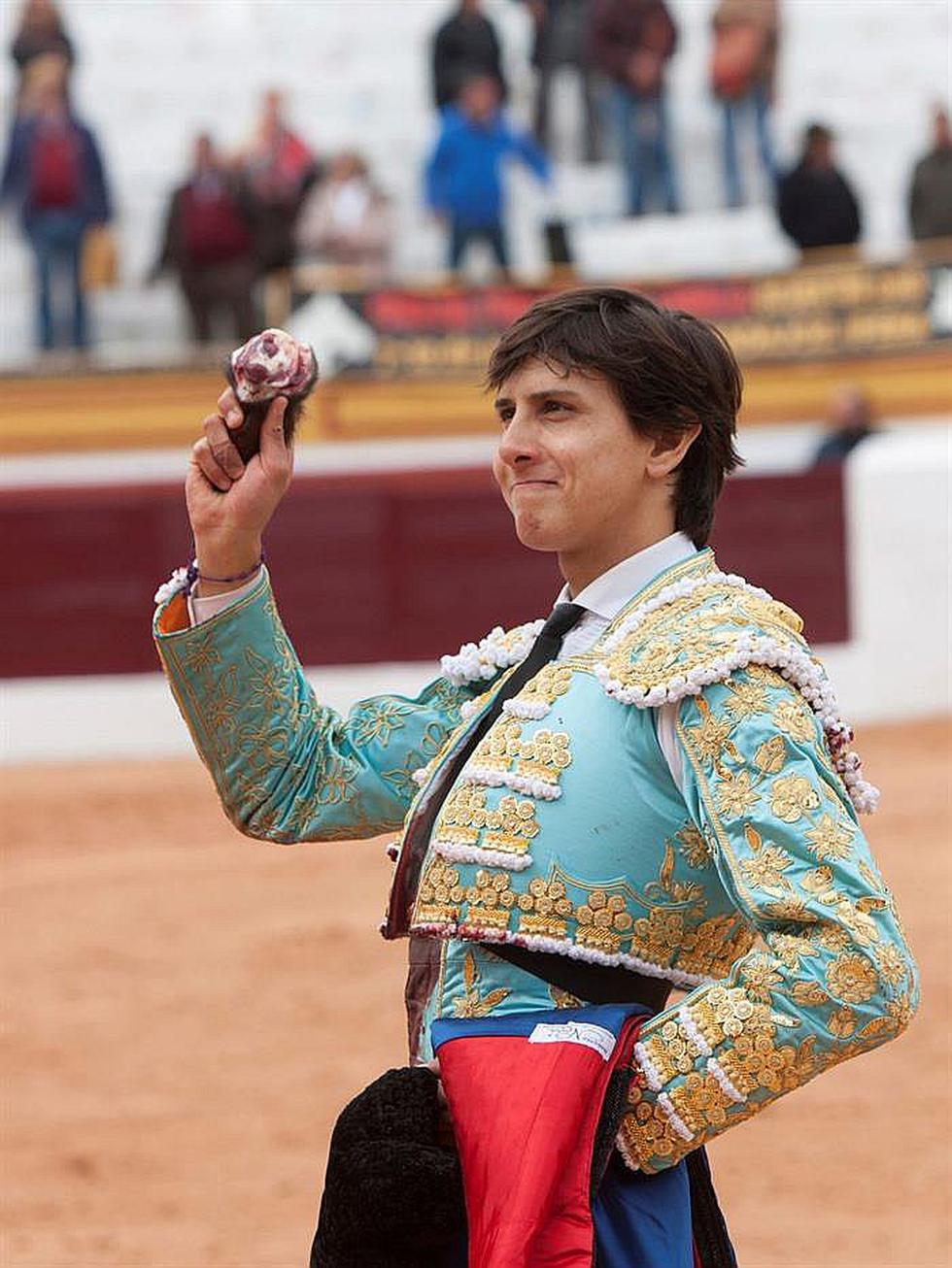 Torero peruano Andrés Roca Rey corta oreja y sale en hombros (FOTOS - Roca Rey