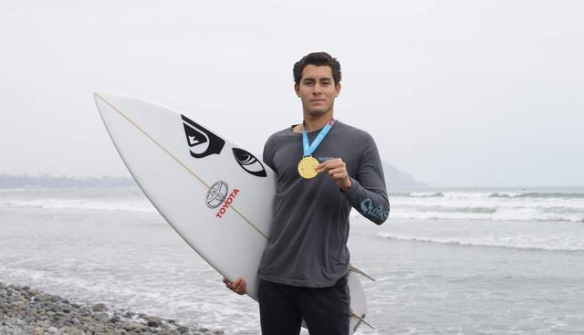 Luca Mesinas – Oro en surf (Foto: GEC)