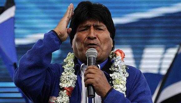 Evo Morales dice que noticiarios son "pura mentira" y prefiere ver fútbol 