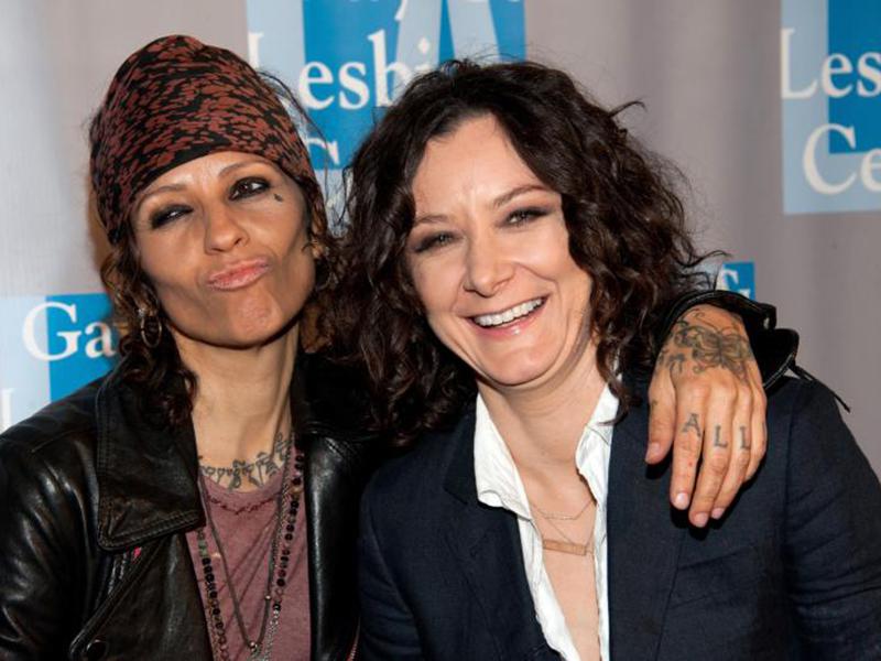 Cantante de 4 Non Blondes se casó con actriz de 'The Big Bang Theory'