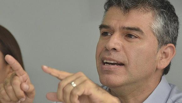 Julio Guzmán denuncia que JNE le pidió plata para seguir en campaña 