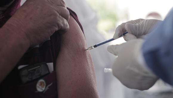 La Contraloría General de la República sostuvo que este proceso irregular de inmunización contra el COVID-19 no se realizó en un centro de vacunación autorizado, sino en la Dirección Regional de Salud (Diresa) Loreto (Foto: Archivo GEC)