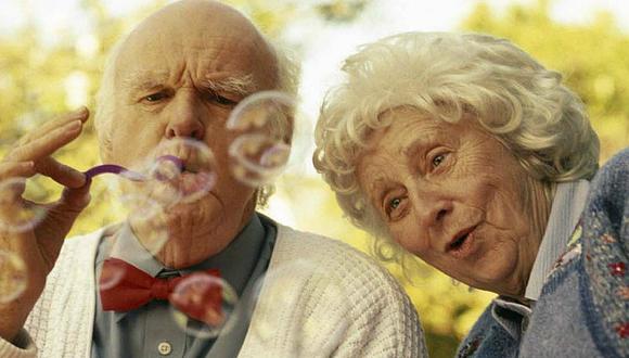 ¿Un abuelito en casa? Bilingüismo evitaría la demencia en los adultos mayores