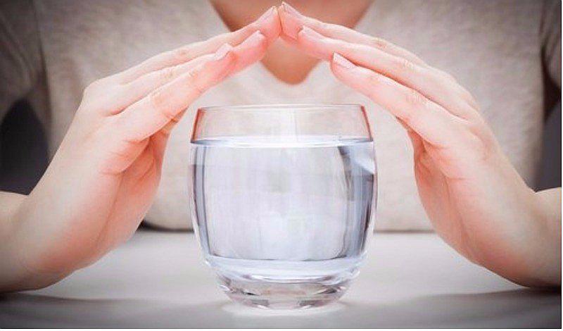 Adivina tu futuro en un vaso con agua