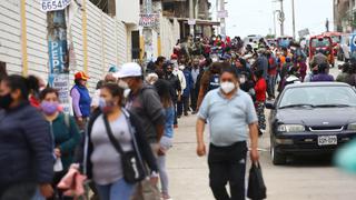 Difteria en Perú: Cientos de personas esperan por horas en centros de salud para vacuna | FOTOS