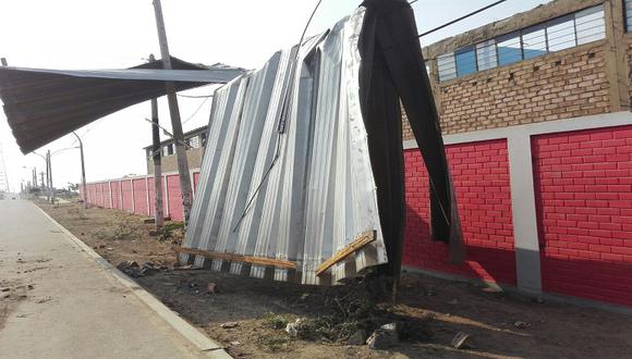 Puente Piedra: Padres denuncian caída de techo de calamina de colegio