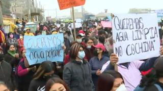 Vecinos bloquean tramo de la Panamericana Norte exigiendo agua potable: “Tenemos que luchar por esta obra” | VIDEO