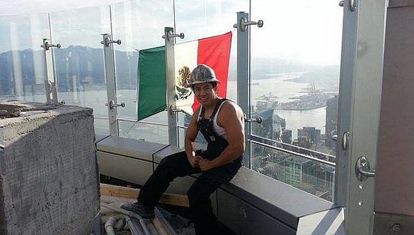 Facebook: Obrero colocó bandera de México en la Torre Trump 
