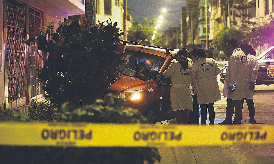 Taxista se resiste a robo y rateros le disparan en la cabeza en SMP