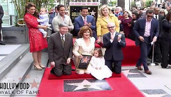 Angélica María recibe su estrella en el Paseo de la Fama de Hollywood