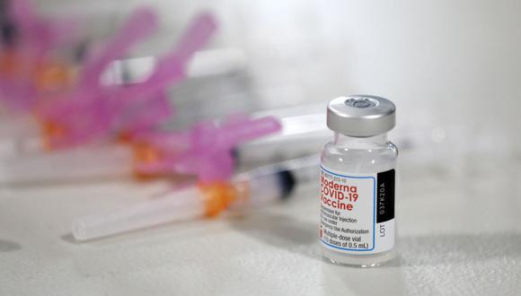 El Reino Unido tiene comprometidas 17 millones de dosis de la vacuna de Moderna contra el coronavirus, estas serán entregadas en la primavera. (Foto referencial: EFE)