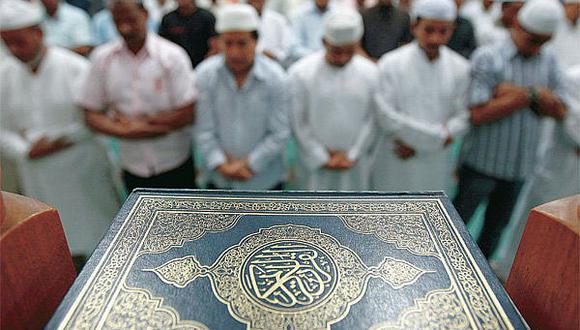 Un cristiano despierta a los musulmanes durante el ramadán en Israel 