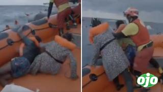 Bebé de seis meses de nacido muere en el mar tras naufragio de lancha con inmigrantes | VIDEO