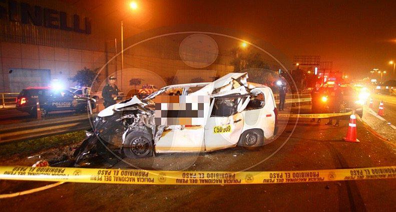 Surco: auto impactó contra trailer cargado de cemento y mueren dos personas (FOTOS)
