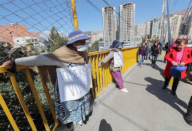 ​Enfermos de cáncer se crucifican por falta de atención médica
