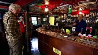 Pub coloca valla electrificada en barra para mantener distancia social por COVID-19  | VIDEO