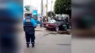 Av. Brasil: auto se despista y atropella a transeúnte (VIDEO)
