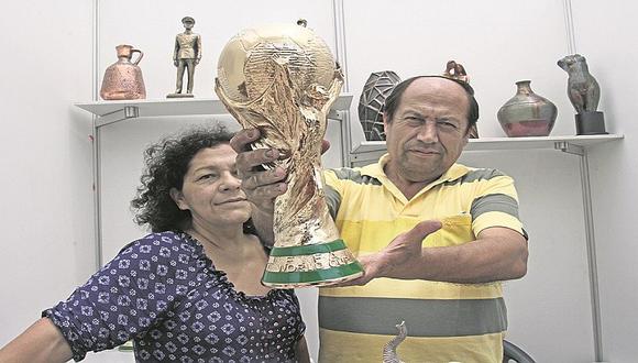 La "Copa del Mundo" ya está en Perú e hinchas ya pueden llevársela a su casa 