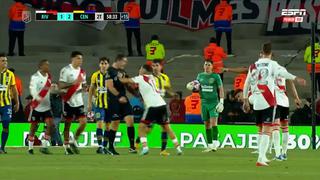 Futbolista de River Plate empujó al árbitro por considerar que lo golpeó primero | VIDEO