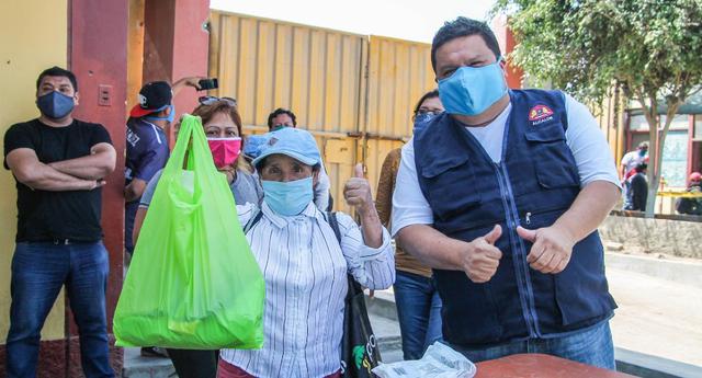 Trabajadores de limpieza recibieron trajes de bioseguridad y mascarillas. (Municipalidad Provincial del Santa)