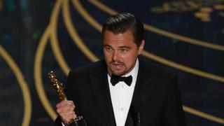 ¡No puede ser! Leonardo DiCaprio olvidó su Oscar en un restaurante [VIDEO]