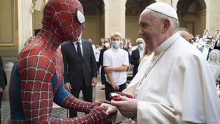 El curioso saludo del papa Francisco a Spider-Man en el Vaticano 