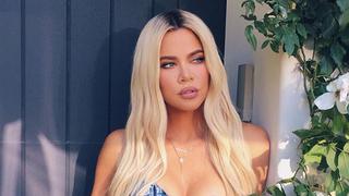 Khloé Kardashian llevó a su hija True a una estación de bomberos para donar juguetes