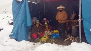 Pese a lluvias, granizada y nevada comuneros de Chumbivilcas protestan contra minera Hudbay 