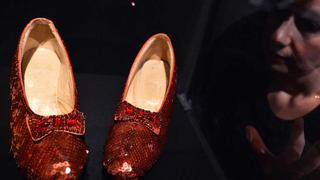 Un hombre irá a juicio en EE.UU. por el robo de los icónicos zapatos rojos que usó Judy Garland en “El mago de Oz”