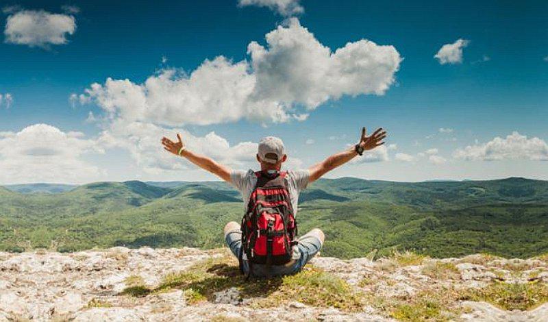 Viajar encabeza la lista de la felicidad y no casarse, según estudio