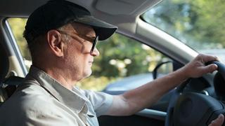 Manera de conducir puede revelar signos tempranos de que se padece del temible mal de alzheimer