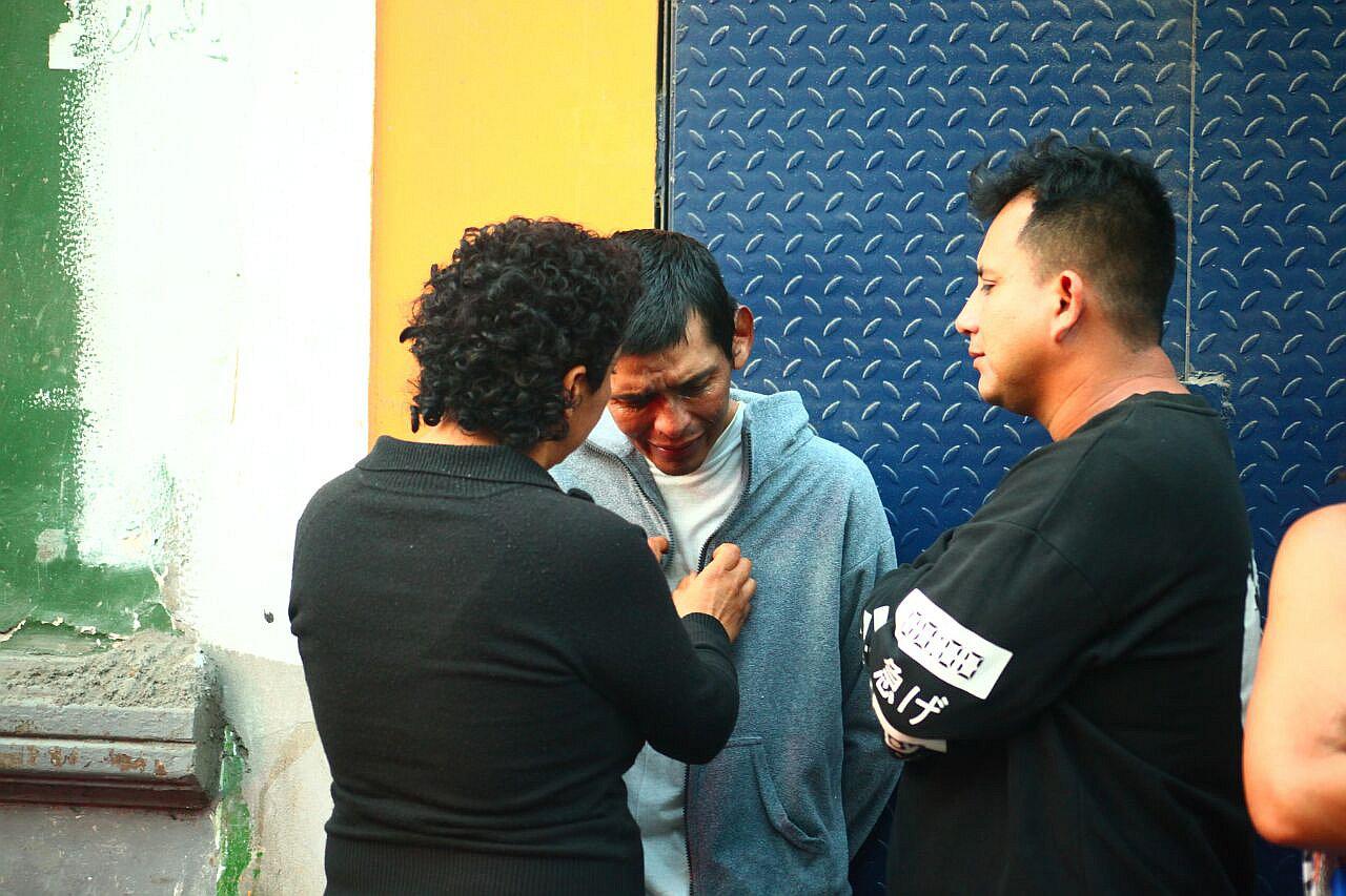 Padre se entera por periodista que sus hijos murieron en incendio de La Victoria (VÍDEO)