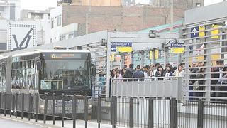 Metropolitano: Suspensión de servicios provocó caos en estaciones